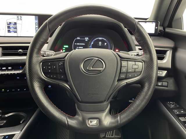 レクサス ＵＸ 250h Fスポーツ 宮崎県 2019(平31)年 7.2万km ホワイトノーヴァガラスフレーク 禁煙車/レクサスセーフティシステム/純正12.3型ナビTV/（CD/DVD/Blu-ray/Bluetooth/MSV/フルセグTV)/純正ビルトイン2.0ETC/純正3眼LEDオートライト/純正LEDフォグ/純正18インチアルミ/純正フロアマット/全方位モニター/プリクラッシュセーフティ/アダプティブクルーズコントロール/レーンディパーチャーアラート/ブラインドスポットモニター/クリアランスソナー/ヘッドアップディスプレイ/黒本革シート/前席パワーシート/前席エアシート/シートヒーター/パワーチルトステアリング/ドライブレコーダー/パドルシフト/本革巻ハンドル/デュアルオートエアコン（ナノイー）/パワーバックドア/スマートキー/プッシュエンジンスタート/スペアキー/新車時保証書/取扱い説明書