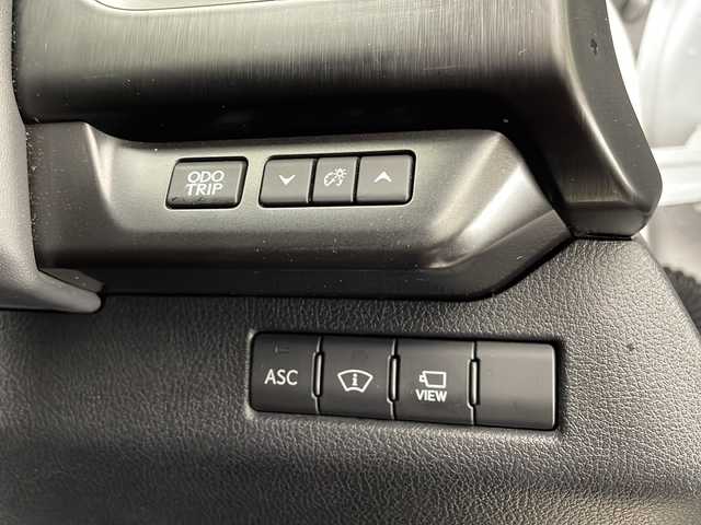 レクサス ＵＸ 250h Fスポーツ 宮崎県 2019(平31)年 7.2万km ホワイトノーヴァガラスフレーク 禁煙車/レクサスセーフティシステム/純正12.3型ナビTV/（CD/DVD/Blu-ray/Bluetooth/MSV/フルセグTV)/純正ビルトイン2.0ETC/純正3眼LEDオートライト/純正LEDフォグ/純正18インチアルミ/純正フロアマット/全方位モニター/プリクラッシュセーフティ/アダプティブクルーズコントロール/レーンディパーチャーアラート/ブラインドスポットモニター/クリアランスソナー/ヘッドアップディスプレイ/黒本革シート/前席パワーシート/前席エアシート/シートヒーター/パワーチルトステアリング/ドライブレコーダー/パドルシフト/本革巻ハンドル/デュアルオートエアコン（ナノイー）/パワーバックドア/スマートキー/プッシュエンジンスタート/スペアキー/新車時保証書/取扱い説明書