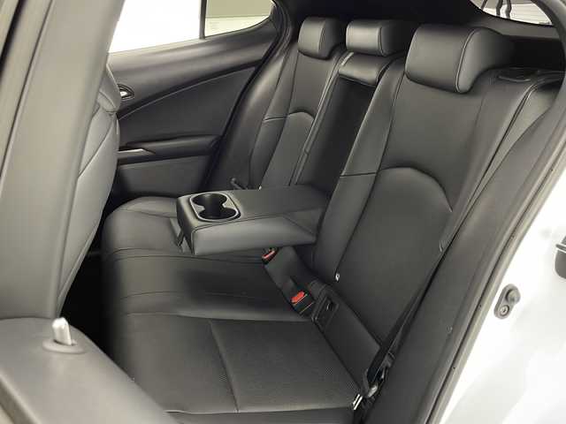 レクサス ＵＸ 250h Fスポーツ 宮崎県 2019(平31)年 7.2万km ホワイトノーヴァガラスフレーク 禁煙車/レクサスセーフティシステム/純正12.3型ナビTV/（CD/DVD/Blu-ray/Bluetooth/MSV/フルセグTV)/純正ビルトイン2.0ETC/純正3眼LEDオートライト/純正LEDフォグ/純正18インチアルミ/純正フロアマット/全方位モニター/プリクラッシュセーフティ/アダプティブクルーズコントロール/レーンディパーチャーアラート/ブラインドスポットモニター/クリアランスソナー/ヘッドアップディスプレイ/黒本革シート/前席パワーシート/前席エアシート/シートヒーター/パワーチルトステアリング/ドライブレコーダー/パドルシフト/本革巻ハンドル/デュアルオートエアコン（ナノイー）/パワーバックドア/スマートキー/プッシュエンジンスタート/スペアキー/新車時保証書/取扱い説明書