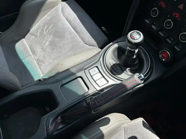 スバル ＢＲＺ tS GTパッケージ 愛媛県 2013(平25)年 2.6万km WRブルーマイカ 禁煙車/登録時走行距離：25832km/ディーラーオプション純正7インチナビ(反応不良)/CD/DVD/フルセグTV/Bluetooth/バックカメラ/ETC/横滑り防止装置/HIDヘッドライト/フォグランプ/オートライト/ハーフレザーシート/エンジンスタートボタン/スマートキー/純正フロアマット/純正18インチアルミホイール/純正エアロ