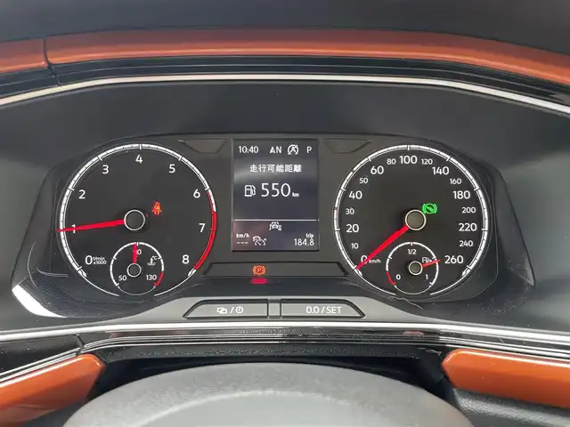 フォルクスワーゲン Ｔ－クロス TSI 1stプラス 和歌山県 2020(令2)年 3.1万km ガンＭ ワンオーナー/純正ナビ/　＜CD/DVD/SD/Bluetooth/AM/FM＞/バックカメラ/ETC2.0/ACC/レーンアシスト/ブラインドスポットモニター/コーナーセンサー/パーキングアシスト/前後ドラレコ/革巻きステアリング/ルーフレール/電動格納ミラー/純正フロアマット/オートライト/スマートキー×２/取扱説明書/保証書