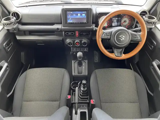 スズキ ジムニー シエラ JC 滋賀県 2020(令2)年 1.8万km シフォンアイボリーメタリックブラック2トーンルーフ 社外SDナビ【CD/USB/Bluetooth】/衝突軽減ブレーキ/車線逸脱警報/クルーズコントロール/D/N席シートヒーター/オートライト/LEDヘッドライト/ETC/前方ドライブレコーダー/革巻きステアリング/ルーフキャリア