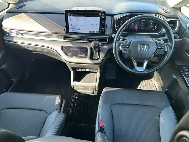 ホンダ オデッセイ アブソルート EX 大阪府 2021(令3)年 2.1万km プラチナホワイトパール 純正１０インチナビ/   フルセグTV/CD/DVD/Bluetooth/USB/全方位モニター/１１．６インチ後席モニター/衝突軽減ブレーキ/横滑り防止装置/コーナーセンサー/ＢＳＭ/前席シートヒーター/前席パワーシート/電動リアゲート/両側パワースライドドア/レーダークルーズコントロール/レーンキープアシスト/パドルシフト/アイドリングストップ/前後ドライブレコーダー/VELVA SPORT 17インチアルミホイール/純正フロアマット/オットマン/プッシュスタート/スマートキー/ＥＴＣ/ＬＥＤ/禁煙車