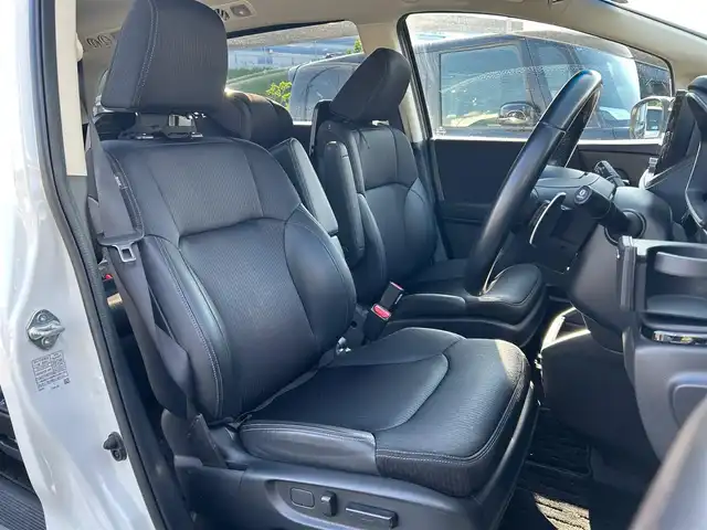 ホンダ オデッセイ アブソルート EX 大阪府 2021(令3)年 2.1万km プラチナホワイトパール 純正１０インチナビ/   フルセグTV/CD/DVD/Bluetooth/USB/全方位モニター/１１．６インチ後席モニター/衝突軽減ブレーキ/横滑り防止装置/コーナーセンサー/ＢＳＭ/前席シートヒーター/前席パワーシート/電動リアゲート/両側パワースライドドア/レーダークルーズコントロール/レーンキープアシスト/パドルシフト/アイドリングストップ/前後ドライブレコーダー/VELVA SPORT 17インチアルミホイール/純正フロアマット/オットマン/プッシュスタート/スマートキー/ＥＴＣ/ＬＥＤ/禁煙車