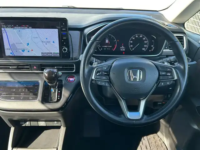 ホンダ オデッセイ アブソルート EX 大阪府 2021(令3)年 2.1万km プラチナホワイトパール 純正１０インチナビ/   フルセグTV/CD/DVD/Bluetooth/USB/全方位モニター/１１．６インチ後席モニター/衝突軽減ブレーキ/横滑り防止装置/コーナーセンサー/ＢＳＭ/前席シートヒーター/前席パワーシート/電動リアゲート/両側パワースライドドア/レーダークルーズコントロール/レーンキープアシスト/パドルシフト/アイドリングストップ/前後ドライブレコーダー/VELVA SPORT 17インチアルミホイール/純正フロアマット/オットマン/プッシュスタート/スマートキー/ＥＴＣ/ＬＥＤ/禁煙車