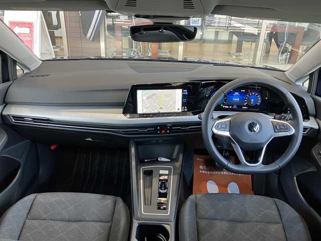 フォルクスワーゲン ゴルフ TDI アクティブアドバンス 神奈川県 2022(令4)年 2.8万km アトランティックブルーM ワンオーナー/保証書/取扱説明書/Discover PRO/・10インチタッチスクリーン/・App Connect/・We Connect Plue/・SDDナビ/・地デジTV/・ジェスチャーコントロール/・7スピーカー/・ETC2.0/Bluetooth/バックカメラ/ドライビングプロファイル機能/オールインセーフティ/・アダプティブクルーズコントロール/・緊急時停車支援システム/・レーンキープアシストシステム/・レーンチェンジアシストシステム/・ドライバー疲労検知システム/・リアトラフィックアラート/・エグジットウォーニング/・プリクラッシュブレーキシステム/・スタティックコーナーリングライト/・ダイナミックコーナーリングライト/・ダイナミックライトアシスト/・駐車支援システム/・パークディスタンスコントロール（フロント/リア）/・オプティカルパーキングシステム/マトリックスLEDヘッドライト/デジタルコックピットプロ/ヘッドアップディスプレイ/前席シートヒーター