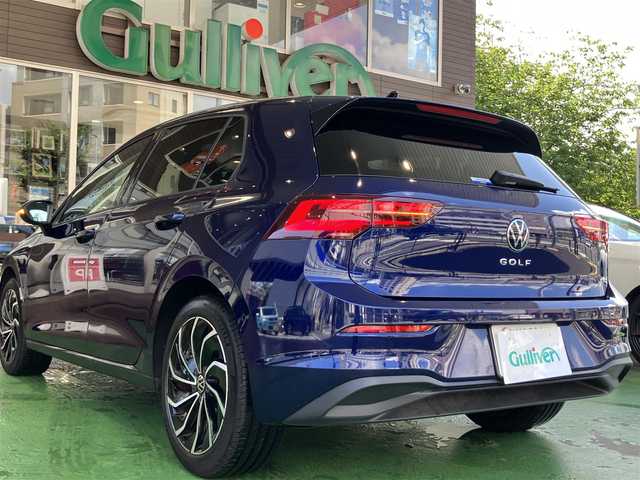 フォルクスワーゲン ゴルフ TDI アクティブアドバンス 神奈川県 2022(令4)年 2.8万km アトランティックブルーM ワンオーナー/保証書/取扱説明書/Discover PRO/・10インチタッチスクリーン/・App Connect/・We Connect Plue/・SDDナビ/・地デジTV/・ジェスチャーコントロール/・7スピーカー/・ETC2.0/Bluetooth/バックカメラ/ドライビングプロファイル機能/オールインセーフティ/・アダプティブクルーズコントロール/・緊急時停車支援システム/・レーンキープアシストシステム/・レーンチェンジアシストシステム/・ドライバー疲労検知システム/・リアトラフィックアラート/・エグジットウォーニング/・プリクラッシュブレーキシステム/・スタティックコーナーリングライト/・ダイナミックコーナーリングライト/・ダイナミックライトアシスト/・駐車支援システム/・パークディスタンスコントロール（フロント/リア）/・オプティカルパーキングシステム/マトリックスLEDヘッドライト/デジタルコックピットプロ/ヘッドアップディスプレイ/前席シートヒーター