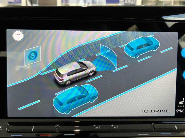 フォルクスワーゲン ゴルフ TDI アクティブアドバンス 神奈川県 2022(令4)年 2.8万km アトランティックブルーM ワンオーナー/保証書/取扱説明書/Discover PRO/・10インチタッチスクリーン/・App Connect/・We Connect Plue/・SDDナビ/・地デジTV/・ジェスチャーコントロール/・7スピーカー/・ETC2.0/Bluetooth/バックカメラ/ドライビングプロファイル機能/オールインセーフティ/・アダプティブクルーズコントロール/・緊急時停車支援システム/・レーンキープアシストシステム/・レーンチェンジアシストシステム/・ドライバー疲労検知システム/・リアトラフィックアラート/・エグジットウォーニング/・プリクラッシュブレーキシステム/・スタティックコーナーリングライト/・ダイナミックコーナーリングライト/・ダイナミックライトアシスト/・駐車支援システム/・パークディスタンスコントロール（フロント/リア）/・オプティカルパーキングシステム/マトリックスLEDヘッドライト/デジタルコックピットプロ/ヘッドアップディスプレイ/前席シートヒーター