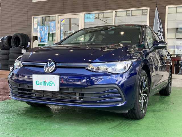 フォルクスワーゲン ゴルフ TDI アクティブアドバンス 神奈川県 2022(令4)年 2.8万km アトランティックブルーM ワンオーナー/保証書/取扱説明書/Discover PRO/・10インチタッチスクリーン/・App Connect/・We Connect Plue/・SDDナビ/・地デジTV/・ジェスチャーコントロール/・7スピーカー/・ETC2.0/Bluetooth/バックカメラ/ドライビングプロファイル機能/オールインセーフティ/・アダプティブクルーズコントロール/・緊急時停車支援システム/・レーンキープアシストシステム/・レーンチェンジアシストシステム/・ドライバー疲労検知システム/・リアトラフィックアラート/・エグジットウォーニング/・プリクラッシュブレーキシステム/・スタティックコーナーリングライト/・ダイナミックコーナーリングライト/・ダイナミックライトアシスト/・駐車支援システム/・パークディスタンスコントロール（フロント/リア）/・オプティカルパーキングシステム/マトリックスLEDヘッドライト/デジタルコックピットプロ/ヘッドアップディスプレイ/前席シートヒーター