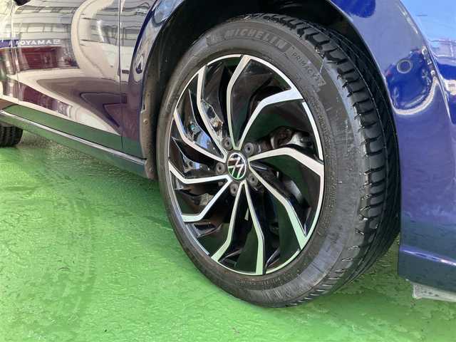 フォルクスワーゲン ゴルフ TDI アクティブアドバンス 神奈川県 2022(令4)年 2.8万km アトランティックブルーM ワンオーナー/保証書/取扱説明書/Discover PRO/・10インチタッチスクリーン/・App Connect/・We Connect Plue/・SDDナビ/・地デジTV/・ジェスチャーコントロール/・7スピーカー/・ETC2.0/Bluetooth/バックカメラ/ドライビングプロファイル機能/オールインセーフティ/・アダプティブクルーズコントロール/・緊急時停車支援システム/・レーンキープアシストシステム/・レーンチェンジアシストシステム/・ドライバー疲労検知システム/・リアトラフィックアラート/・エグジットウォーニング/・プリクラッシュブレーキシステム/・スタティックコーナーリングライト/・ダイナミックコーナーリングライト/・ダイナミックライトアシスト/・駐車支援システム/・パークディスタンスコントロール（フロント/リア）/・オプティカルパーキングシステム/マトリックスLEDヘッドライト/デジタルコックピットプロ/ヘッドアップディスプレイ/前席シートヒーター