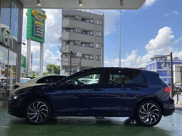 フォルクスワーゲン ゴルフ TDI アクティブアドバンス 神奈川県 2022(令4)年 2.8万km アトランティックブルーM ワンオーナー/保証書/取扱説明書/Discover PRO/・10インチタッチスクリーン/・App Connect/・We Connect Plue/・SDDナビ/・地デジTV/・ジェスチャーコントロール/・7スピーカー/・ETC2.0/Bluetooth/バックカメラ/ドライビングプロファイル機能/オールインセーフティ/・アダプティブクルーズコントロール/・緊急時停車支援システム/・レーンキープアシストシステム/・レーンチェンジアシストシステム/・ドライバー疲労検知システム/・リアトラフィックアラート/・エグジットウォーニング/・プリクラッシュブレーキシステム/・スタティックコーナーリングライト/・ダイナミックコーナーリングライト/・ダイナミックライトアシスト/・駐車支援システム/・パークディスタンスコントロール（フロント/リア）/・オプティカルパーキングシステム/マトリックスLEDヘッドライト/デジタルコックピットプロ/ヘッドアップディスプレイ/前席シートヒーター