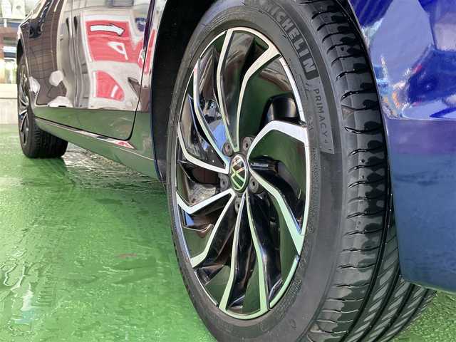 フォルクスワーゲン ゴルフ TDI アクティブアドバンス 神奈川県 2022(令4)年 2.8万km アトランティックブルーM ワンオーナー/保証書/取扱説明書/Discover PRO/・10インチタッチスクリーン/・App Connect/・We Connect Plue/・SDDナビ/・地デジTV/・ジェスチャーコントロール/・7スピーカー/・ETC2.0/Bluetooth/バックカメラ/ドライビングプロファイル機能/オールインセーフティ/・アダプティブクルーズコントロール/・緊急時停車支援システム/・レーンキープアシストシステム/・レーンチェンジアシストシステム/・ドライバー疲労検知システム/・リアトラフィックアラート/・エグジットウォーニング/・プリクラッシュブレーキシステム/・スタティックコーナーリングライト/・ダイナミックコーナーリングライト/・ダイナミックライトアシスト/・駐車支援システム/・パークディスタンスコントロール（フロント/リア）/・オプティカルパーキングシステム/マトリックスLEDヘッドライト/デジタルコックピットプロ/ヘッドアップディスプレイ/前席シートヒーター