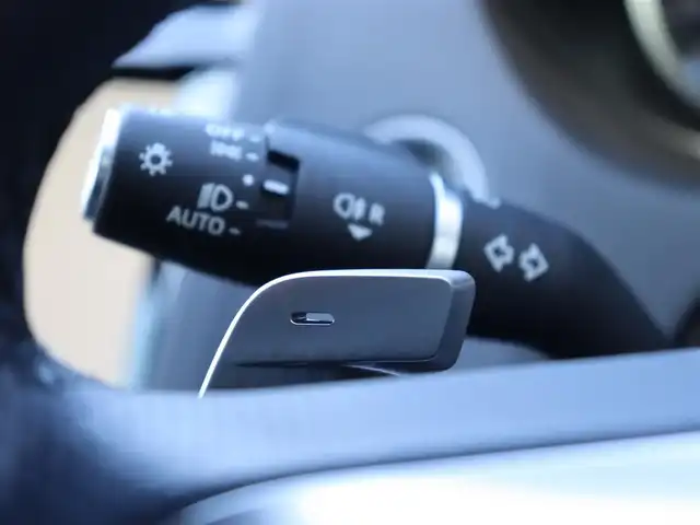ジャガー ジャガー Ｅペース R ダイナミックSE P250 宮城県 2022(令4)年 1.1万km イタリアンレーシングレッド 純正ナビ【ＢＴ／ＡｐｐｌＣａｒｐｌａｙ／ＡｎｄｒｏｉｄＡｕｔｏ】/ガラスルーフ　/ワイヤレス充電　/赤レザーシート　/ＭＥＲＩＤＩＡＮサウンド　/全席シートヒーター/エマージェンシーブレーキ　/エマージェンシーレーンキープ/リヤトラフィックモニター/ブラインドスポットモニター/オートマチックパーキングエイド/ステアリングヒーター/パドルシフト/前席パワーシート/D席メモリー付き/アダプティブクルーズコントロール　/パワーバックドア　/全方位カメラ/レインセンサー付きワイパー/ドライブレコーダー/オートマチックハイビーム/LEDヘッドライト/純正21インチAW/禁煙車