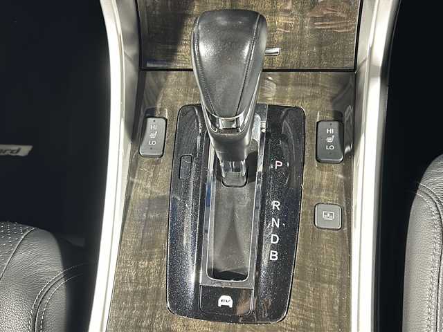 ホンダ アコード ハイブリッド EX 沖縄県 2013(平25)年 8.3万km プレミアムスパークルブラックパール 禁煙車　/県外仕入れ/純正メーカーナビ/【CD/USB/BT/TV】/バックカメラ/ETC/ステアリングリモコン/黒レザーシート/メモリー機能付きパワーシート/シートヒーター/衝突被害軽減システム/レーンキープアシスト/レーダークルーズコントロール/スマートキー/スペアキー