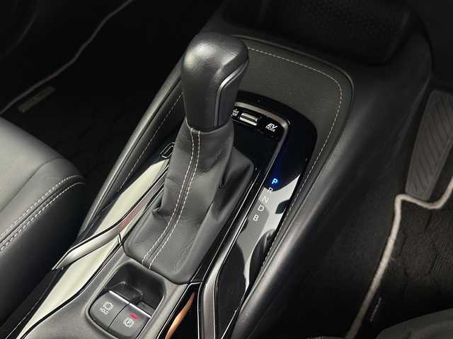 トヨタ カローラツーリング ハイブリッド ダブルバイビー 大阪府 2020(令2)年 3.6万km スパークリングブラックパールクリスタルシャイン 7インチディスプレイオーディオ/・バックカメラ/・フルセグテレビ/・Bluetooth/・スマートフォン連携（Apple CarPlay/Android Auto）/・AM/FM/トヨタセーフティーセンス/・プリクラッシュセーフティ/・レーントレーシングアシスト/・レーンディパーチャーアラート/・レーダークルーズコントロール（全車速追従機能）/・オートマチックハイビーム/・ロードサインアシスト/ブラインドスポットモニター/オートブレーキ/オートホールド/ハーフレザーシート/純正フロアマット/USB入力端子（コンソール内1個/コンソール裏2個）/ETC/スマートキー/プッシュスタート/スペアキー1本/スペアタイヤ1本