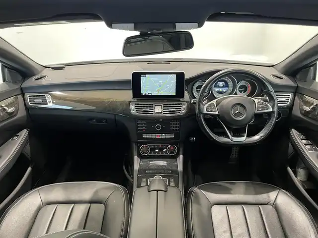 メルセデス・ベンツ ＣＬＳ２２０ｄ SブレイクAMGライン　 愛知県 2016(平28)年 5.3万km ダイヤモンドホワイト サンルーフ　/ブラックレザー　/シートヒーター　/ＣＯＭＭＡＮＤナビ　/Ｂｌｕｅｔｏｏｔｈ　/バックカメラ　/フルセグＴＶ　/ＡＣＣ　/ＬＫＡ　/ＬＤＷ　/ＢＳＭ　/キーレスゴー　/ＬＥＤヘッドライト/コーナーセンサー/ＥＴＣ/エアサスペンション/パワーバックドア/プッシュスタート/ウィンカーミラー/アイドリングストップ