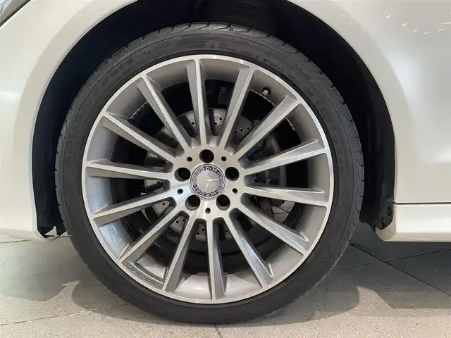 メルセデス・ベンツ ＣＬＳ２２０ｄ SブレイクAMGライン　 愛知県 2016(平28)年 5.3万km ダイヤモンドホワイト サンルーフ　/ブラックレザー　/シートヒーター　/ＣＯＭＭＡＮＤナビ　/Ｂｌｕｅｔｏｏｔｈ　/バックカメラ　/フルセグＴＶ　/ＡＣＣ　/ＬＫＡ　/ＬＤＷ　/ＢＳＭ　/キーレスゴー　/ＬＥＤヘッドライト/コーナーセンサー/ＥＴＣ/エアサスペンション/パワーバックドア/プッシュスタート/ウィンカーミラー/アイドリングストップ