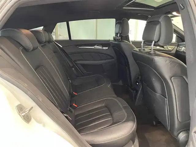 メルセデス・ベンツ ＣＬＳ２２０ｄ SブレイクAMGライン　 愛知県 2016(平28)年 5.3万km ダイヤモンドホワイト サンルーフ　/ブラックレザー　/シートヒーター　/ＣＯＭＭＡＮＤナビ　/Ｂｌｕｅｔｏｏｔｈ　/バックカメラ　/フルセグＴＶ　/ＡＣＣ　/ＬＫＡ　/ＬＤＷ　/ＢＳＭ　/キーレスゴー　/ＬＥＤヘッドライト/コーナーセンサー/ＥＴＣ/エアサスペンション/パワーバックドア/プッシュスタート/ウィンカーミラー/アイドリングストップ