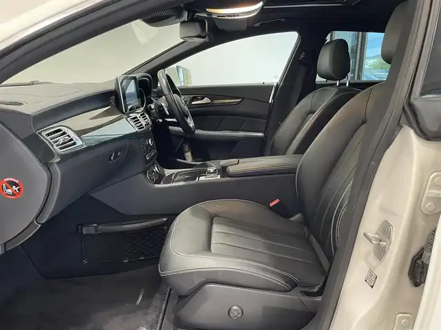 メルセデス・ベンツ ＣＬＳ２２０ｄ SブレイクAMGライン　 愛知県 2016(平28)年 5.3万km ダイヤモンドホワイト サンルーフ　/ブラックレザー　/シートヒーター　/ＣＯＭＭＡＮＤナビ　/Ｂｌｕｅｔｏｏｔｈ　/バックカメラ　/フルセグＴＶ　/ＡＣＣ　/ＬＫＡ　/ＬＤＷ　/ＢＳＭ　/キーレスゴー　/ＬＥＤヘッドライト/コーナーセンサー/ＥＴＣ/エアサスペンション/パワーバックドア/プッシュスタート/ウィンカーミラー/アイドリングストップ