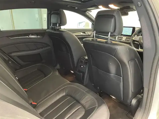 メルセデス・ベンツ ＣＬＳ２２０ｄ SブレイクAMGライン　 愛知県 2016(平28)年 5.3万km ダイヤモンドホワイト サンルーフ　/ブラックレザー　/シートヒーター　/ＣＯＭＭＡＮＤナビ　/Ｂｌｕｅｔｏｏｔｈ　/バックカメラ　/フルセグＴＶ　/ＡＣＣ　/ＬＫＡ　/ＬＤＷ　/ＢＳＭ　/キーレスゴー　/ＬＥＤヘッドライト/コーナーセンサー/ＥＴＣ/エアサスペンション/パワーバックドア/プッシュスタート/ウィンカーミラー/アイドリングストップ