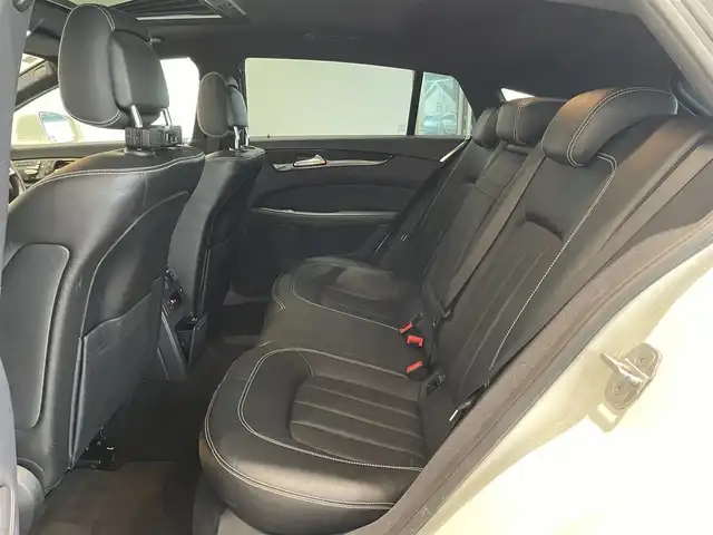 メルセデス・ベンツ ＣＬＳ２２０ｄ SブレイクAMGライン　 愛知県 2016(平28)年 5.3万km ダイヤモンドホワイト サンルーフ　/ブラックレザー　/シートヒーター　/ＣＯＭＭＡＮＤナビ　/Ｂｌｕｅｔｏｏｔｈ　/バックカメラ　/フルセグＴＶ　/ＡＣＣ　/ＬＫＡ　/ＬＤＷ　/ＢＳＭ　/キーレスゴー　/ＬＥＤヘッドライト/コーナーセンサー/ＥＴＣ/エアサスペンション/パワーバックドア/プッシュスタート/ウィンカーミラー/アイドリングストップ