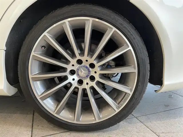 メルセデス・ベンツ ＣＬＳ２２０ｄ SブレイクAMGライン　 愛知県 2016(平28)年 5.3万km ダイヤモンドホワイト サンルーフ　/ブラックレザー　/シートヒーター　/ＣＯＭＭＡＮＤナビ　/Ｂｌｕｅｔｏｏｔｈ　/バックカメラ　/フルセグＴＶ　/ＡＣＣ　/ＬＫＡ　/ＬＤＷ　/ＢＳＭ　/キーレスゴー　/ＬＥＤヘッドライト/コーナーセンサー/ＥＴＣ/エアサスペンション/パワーバックドア/プッシュスタート/ウィンカーミラー/アイドリングストップ