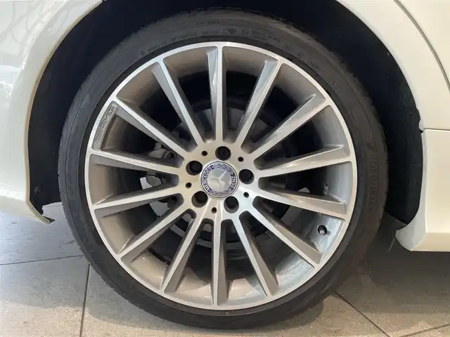 メルセデス・ベンツ ＣＬＳ２２０ｄ SブレイクAMGライン　 愛知県 2016(平28)年 5.3万km ダイヤモンドホワイト サンルーフ　/ブラックレザー　/シートヒーター　/ＣＯＭＭＡＮＤナビ　/Ｂｌｕｅｔｏｏｔｈ　/バックカメラ　/フルセグＴＶ　/ＡＣＣ　/ＬＫＡ　/ＬＤＷ　/ＢＳＭ　/キーレスゴー　/ＬＥＤヘッドライト/コーナーセンサー/ＥＴＣ/エアサスペンション/パワーバックドア/プッシュスタート/ウィンカーミラー/アイドリングストップ