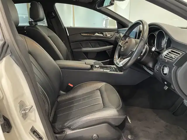 メルセデス・ベンツ ＣＬＳ２２０ｄ SブレイクAMGライン　 愛知県 2016(平28)年 5.3万km ダイヤモンドホワイト サンルーフ　/ブラックレザー　/シートヒーター　/ＣＯＭＭＡＮＤナビ　/Ｂｌｕｅｔｏｏｔｈ　/バックカメラ　/フルセグＴＶ　/ＡＣＣ　/ＬＫＡ　/ＬＤＷ　/ＢＳＭ　/キーレスゴー　/ＬＥＤヘッドライト/コーナーセンサー/ＥＴＣ/エアサスペンション/パワーバックドア/プッシュスタート/ウィンカーミラー/アイドリングストップ