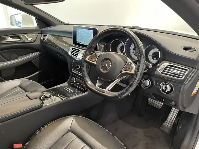 メルセデス・ベンツ ＣＬＳ２２０ｄ SブレイクAMGライン　 愛知県 2016(平28)年 5.3万km ダイヤモンドホワイト サンルーフ　/ブラックレザー　/シートヒーター　/ＣＯＭＭＡＮＤナビ　/Ｂｌｕｅｔｏｏｔｈ　/バックカメラ　/フルセグＴＶ　/ＡＣＣ　/ＬＫＡ　/ＬＤＷ　/ＢＳＭ　/キーレスゴー　/ＬＥＤヘッドライト/コーナーセンサー/ＥＴＣ/エアサスペンション/パワーバックドア/プッシュスタート/ウィンカーミラー/アイドリングストップ
