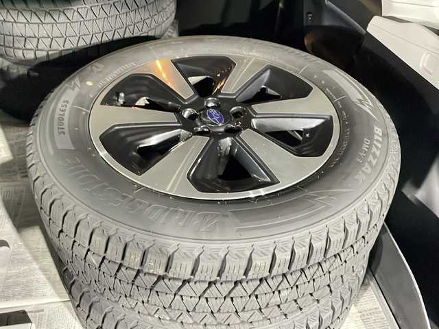 スバル フォレスター 2．0i－L 新潟県 2017(平29)年 13.6万km ダークブルーパール ワンオーナー/社外ナビ/(BT/フルセグTV)/クルーズコントロール/4WD/バックカメラ/シートヒーター(前席)/スタッドレスタイヤ/ETC/純正18インチAW/純正フロアマット