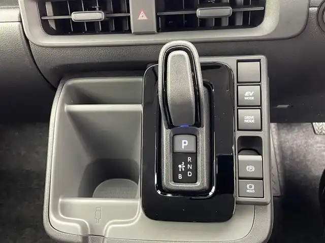 トヨタ シエンタ ハイブリッド Z 熊本県 2025(令7)年 0.1千km ベージュ 登録済未使用車/純正ディスプレイオーディオコネクトナビ（ＡｐｐｌＣａｒＰｌａｙ・ＡｎｄｒｏｉｄＡｕｔｏ・ＢＴ・フルセグ・ＵＳＢ）/純正前後ドライブレコーダー　/全周囲カメラ/ビルトインＥＴＣ２．０　/トヨタセーフティーセンス/・ブラインドスポットモニター/・レーダークルーズコントロール/・プリクラッシュセーフティ/・レーンキープアシスト/・レーンディパーチャーアラート/・リアクロストラフィックアラート/・駐車時支援パーキングサポートシステム/・プロアクティブドライビングアシスト/・ロードサインアシスト/横滑り防止/両側パワースライドドア　/前後クリアランスソナー/オートライト/オートマチックハイビーム/LEDヘッドライト/スマートキー/プッシュスタート/スペアキー1本/保証書/取扱説明書