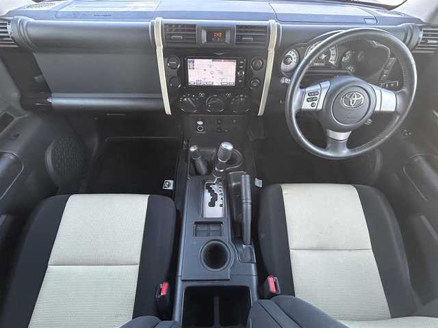 トヨタ ＦＪクルーザー ファイナルエディション 群馬県 2018(平30)年 4.6万km ベージュ ワンオーナー/純正SDナビ/（CD/DVD/SD/Bluetooth/MSV）/フルセグテレビ/バックカメラ/クルーズコントロール/専用ボディ色ベージュ（4U0）/ブラック枠ブラックメッシュフロントグリル/ブラックフロントバンパー/フロントフォグ/ブラックリアバンパー/ブラックドアミラー/ブラックアウトサイドハンドル/サイドステップ/純正20インチアルミホイール/ブラックホイールカバー付背面タイヤ/ベージュ加飾付ブラックセンターパネル/リモコンキー/保証書/取扱説明書