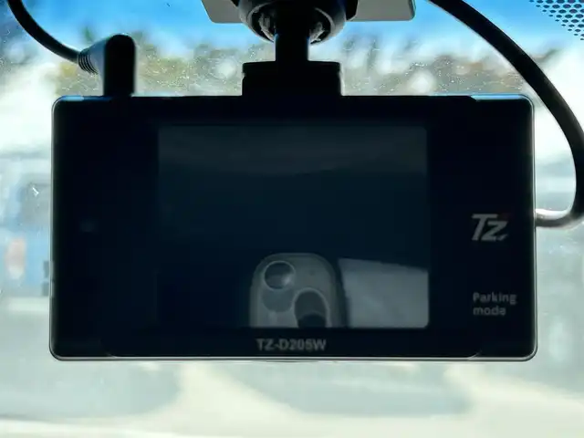 トヨタ カムリ WSレザーパッケージ 和歌山県 2021(令3)年 7万km アティチュードブラックマイカ/プラチナホワイトパールマイカ 純正ナビ/フルセグTV/Bluetooth/CD/DVD/USB/バックカメラ/ビルトインETC/前後ドライブレコーダー/トヨタセーフティセンス/BSM/レーダークルーズコントロール/レーンキープアシスト/クリアランスソナー/革巻きステアリング/ステアリングスイッチ/パドルシフト/レザーシート/前席パワーシート/前席シートヒーター/LEDヘッドライト/オートライト/オートハイビーム/純正18インチAW/ドアバイザー/純正フロアマット/プッシュスタート/スマートキー