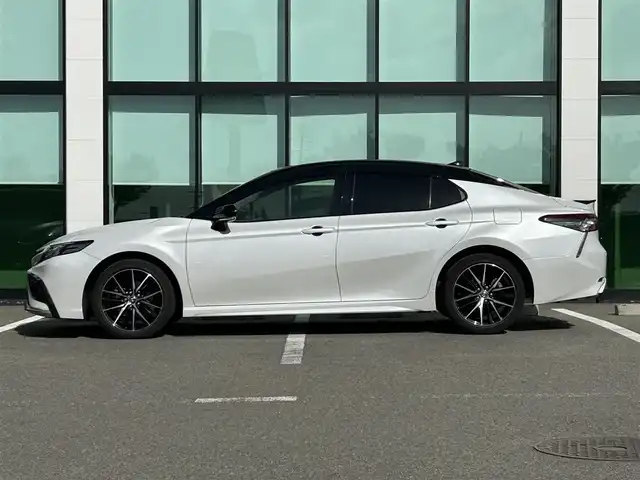 トヨタ カムリ WSレザーパッケージ 和歌山県 2021(令3)年 7万km アティチュードブラックマイカ/プラチナホワイトパールマイカ 純正ナビ/フルセグTV/Bluetooth/CD/DVD/USB/バックカメラ/ビルトインETC/前後ドライブレコーダー/トヨタセーフティセンス/BSM/レーダークルーズコントロール/レーンキープアシスト/クリアランスソナー/革巻きステアリング/ステアリングスイッチ/パドルシフト/レザーシート/前席パワーシート/前席シートヒーター/LEDヘッドライト/オートライト/オートハイビーム/純正18インチAW/ドアバイザー/純正フロアマット/プッシュスタート/スマートキー