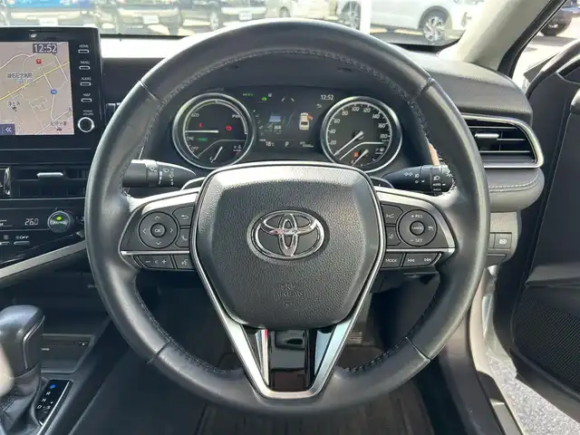 トヨタ カムリ WSレザーパッケージ 和歌山県 2021(令3)年 7万km アティチュードブラックマイカ/プラチナホワイトパールマイカ 純正ナビ/フルセグTV/Bluetooth/CD/DVD/USB/バックカメラ/ビルトインETC/前後ドライブレコーダー/トヨタセーフティセンス/BSM/レーダークルーズコントロール/レーンキープアシスト/クリアランスソナー/革巻きステアリング/ステアリングスイッチ/パドルシフト/レザーシート/前席パワーシート/前席シートヒーター/LEDヘッドライト/オートライト/オートハイビーム/純正18インチAW/ドアバイザー/純正フロアマット/プッシュスタート/スマートキー