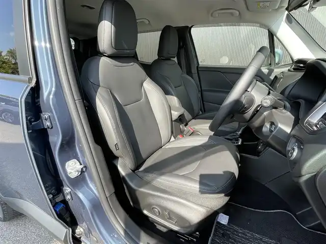 クライスラー・ジープ ジープ レネゲード リミテッド 4xe 長野県 2022(令4)年 3.9万km 青Ｍ CarPlay /ブラックレザーシート /シートヒーター /ステアリングヒーター /PWシート /純正ナビ /フルセグTV /バックカメラ /ACC /ブラインドスポット /レーンキープ /LEDヘッドライト /ドラレコ /ルーフレール /スマートキー /ETC