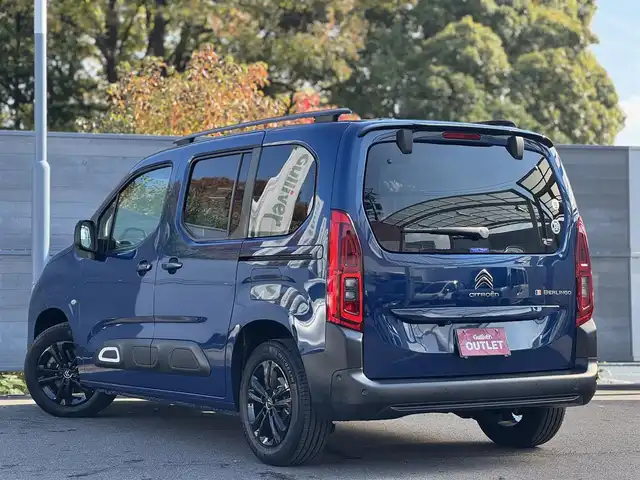 シトロエン シトロエン ベルランゴ シャイン ブルーHDi 三重県 2023(令5)年 0.4万km 青 agreベットキット/マルチパノラミックルーフ/純正ディスプレイオーディオ/全方位モニター/ドライブレコーダー前後/ルーフレール/ブラインドスポットモニター/クリアランスソナー /ETC/スマートキー×2/プッシュスタート/シートバックテーブル/純正16インチアルミホイール