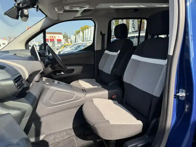 シトロエン シトロエン ベルランゴ シャイン ブルーHDi 三重県 2023(令5)年 0.4万km 青 agreベットキット/マルチパノラミックルーフ/純正ディスプレイオーディオ/全方位モニター/ドライブレコーダー前後/ルーフレール/ブラインドスポットモニター/クリアランスソナー /ETC/スマートキー×2/プッシュスタート/シートバックテーブル/純正16インチアルミホイール