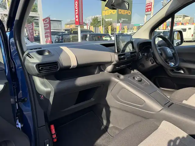 シトロエン シトロエン ベルランゴ シャイン ブルーHDi 三重県 2023(令5)年 0.4万km 青 agreベットキット/マルチパノラミックルーフ/純正ディスプレイオーディオ/全方位モニター/ドライブレコーダー前後/ルーフレール/ブラインドスポットモニター/クリアランスソナー /ETC/スマートキー×2/プッシュスタート/シートバックテーブル/純正16インチアルミホイール