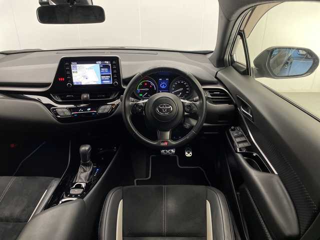 トヨタ Ｃ－ＨＲ S GRスポーツ 宮崎県 2019(令1)年 5万km ブラックマイカ 純正ディスプレイオーディオ/(AM/FM/Bluetooth/フルセグ/ナビ)/衝突軽減ブレーキ/クルーズコントロール/ブラインドスポットモニター　/車線逸脱警報/ドライブレコーダー/ステアリングスイッチ/プッシュスターター/ハーフレザーシート/シートヒーター/バックカメラ/オートハイビーム/LEDヘッドライト/フロアマット/サイドバイザー/ETC