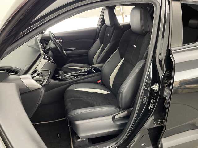 トヨタ Ｃ－ＨＲ S GRスポーツ 宮崎県 2019(令1)年 5万km ブラックマイカ 純正ディスプレイオーディオ/(AM/FM/Bluetooth/フルセグ/ナビ)/衝突軽減ブレーキ/クルーズコントロール/ブラインドスポットモニター　/車線逸脱警報/ドライブレコーダー/ステアリングスイッチ/プッシュスターター/ハーフレザーシート/シートヒーター/バックカメラ/オートハイビーム/LEDヘッドライト/フロアマット/サイドバイザー/ETC