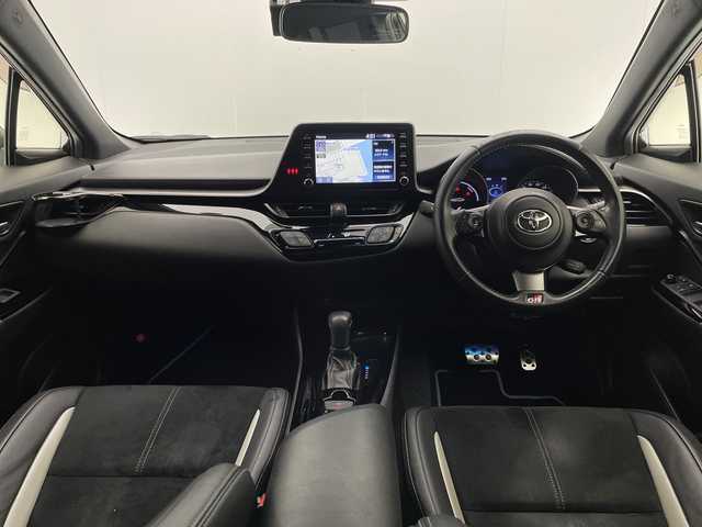 トヨタ Ｃ－ＨＲ S GRスポーツ 宮崎県 2019(令1)年 5万km ブラックマイカ 純正ディスプレイオーディオ/(AM/FM/Bluetooth/フルセグ/ナビ)/衝突軽減ブレーキ/クルーズコントロール/ブラインドスポットモニター　/車線逸脱警報/ドライブレコーダー/ステアリングスイッチ/プッシュスターター/ハーフレザーシート/シートヒーター/バックカメラ/オートハイビーム/LEDヘッドライト/フロアマット/サイドバイザー/ETC