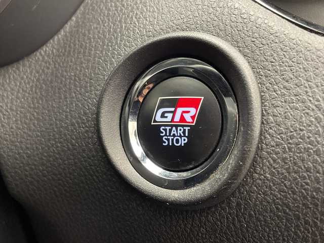 トヨタ Ｃ－ＨＲ S GRスポーツ 宮崎県 2019(令1)年 5万km ブラックマイカ 純正ディスプレイオーディオ/(AM/FM/Bluetooth/フルセグ/ナビ)/衝突軽減ブレーキ/クルーズコントロール/ブラインドスポットモニター　/車線逸脱警報/ドライブレコーダー/ステアリングスイッチ/プッシュスターター/ハーフレザーシート/シートヒーター/バックカメラ/オートハイビーム/LEDヘッドライト/フロアマット/サイドバイザー/ETC