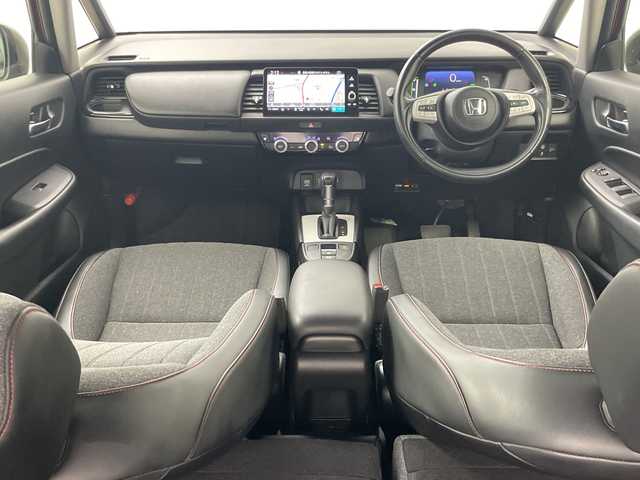 ホンダ フィット e:HEVホーム カーサ 道央・札幌 2022(令4)年 3.3万km プレミアムクリスタルレッドM ・4WD/・寒冷地仕様/・ホンダセンシング/・衝突被害軽減ブレーキ/・横滑り防止装置/・レーンキープアシスト/・クルーズコントロール/・純正9インチナビ/・BT&USB&フルセグTV/・ハーフレザーシート/・前席シートヒーター/・ビルトインETC2.0/・LEDヘッドライト/・オートライト/・スマートキー/・プッシュスタート