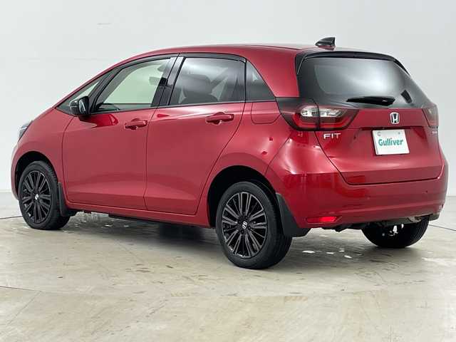 ホンダ フィット e:HEVホーム カーサ 道央・札幌 2022(令4)年 3.3万km プレミアムクリスタルレッドM ・4WD/・寒冷地仕様/・ホンダセンシング/・衝突被害軽減ブレーキ/・横滑り防止装置/・レーンキープアシスト/・クルーズコントロール/・純正9インチナビ/・BT&USB&フルセグTV/・ハーフレザーシート/・前席シートヒーター/・ビルトインETC2.0/・LEDヘッドライト/・オートライト/・スマートキー/・プッシュスタート