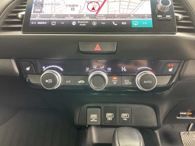 ホンダ フィット e:HEVホーム カーサ 道央・札幌 2022(令4)年 3.3万km プレミアムクリスタルレッドM ・4WD/・寒冷地仕様/・ホンダセンシング/・衝突被害軽減ブレーキ/・横滑り防止装置/・レーンキープアシスト/・クルーズコントロール/・純正9インチナビ/・BT&USB&フルセグTV/・ハーフレザーシート/・前席シートヒーター/・ビルトインETC2.0/・LEDヘッドライト/・オートライト/・スマートキー/・プッシュスタート