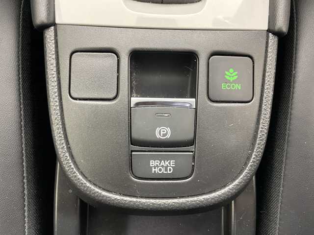 ホンダ フィット e:HEVホーム カーサ 道央・札幌 2022(令4)年 3.3万km プレミアムクリスタルレッドM ・4WD/・寒冷地仕様/・ホンダセンシング/・衝突被害軽減ブレーキ/・横滑り防止装置/・レーンキープアシスト/・クルーズコントロール/・純正9インチナビ/・BT&USB&フルセグTV/・ハーフレザーシート/・前席シートヒーター/・ビルトインETC2.0/・LEDヘッドライト/・オートライト/・スマートキー/・プッシュスタート