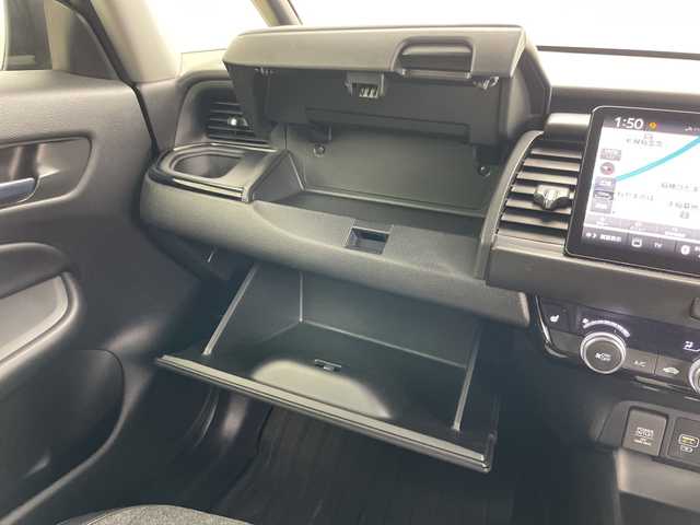 ホンダ フィット e:HEVホーム カーサ 道央・札幌 2022(令4)年 3.3万km プレミアムクリスタルレッドM ・4WD/・寒冷地仕様/・ホンダセンシング/・衝突被害軽減ブレーキ/・横滑り防止装置/・レーンキープアシスト/・クルーズコントロール/・純正9インチナビ/・BT&USB&フルセグTV/・ハーフレザーシート/・前席シートヒーター/・ビルトインETC2.0/・LEDヘッドライト/・オートライト/・スマートキー/・プッシュスタート