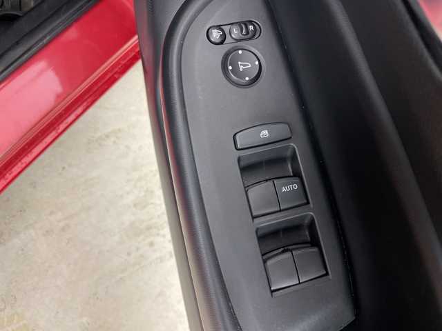 ホンダ フィット e:HEVホーム カーサ 道央・札幌 2022(令4)年 3.3万km プレミアムクリスタルレッドM ・4WD/・寒冷地仕様/・ホンダセンシング/・衝突被害軽減ブレーキ/・横滑り防止装置/・レーンキープアシスト/・クルーズコントロール/・純正9インチナビ/・BT&USB&フルセグTV/・ハーフレザーシート/・前席シートヒーター/・ビルトインETC2.0/・LEDヘッドライト/・オートライト/・スマートキー/・プッシュスタート