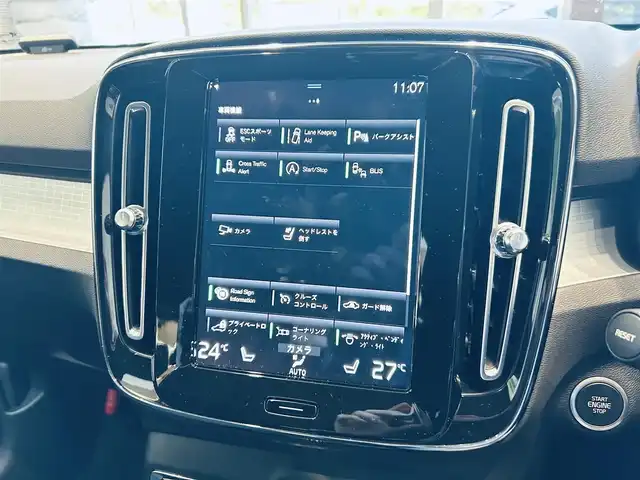 ボルボ ＸＣ４０ B4 モメンタム 大阪府 2021(令3)年 2.3万km 白 クライメートパッケージ/ACC/純正ナビ/TV/360度カメラ/applecarplay/純正18インチAW/LEDヘッドライト/電動リアゲート/ブラインドスポット/クリアランスソナー/Dメモリ付きパワーシート/シートヒーター/ステアリングヒーター/ルーフレール/ETC/ドラレコ/スマートキー